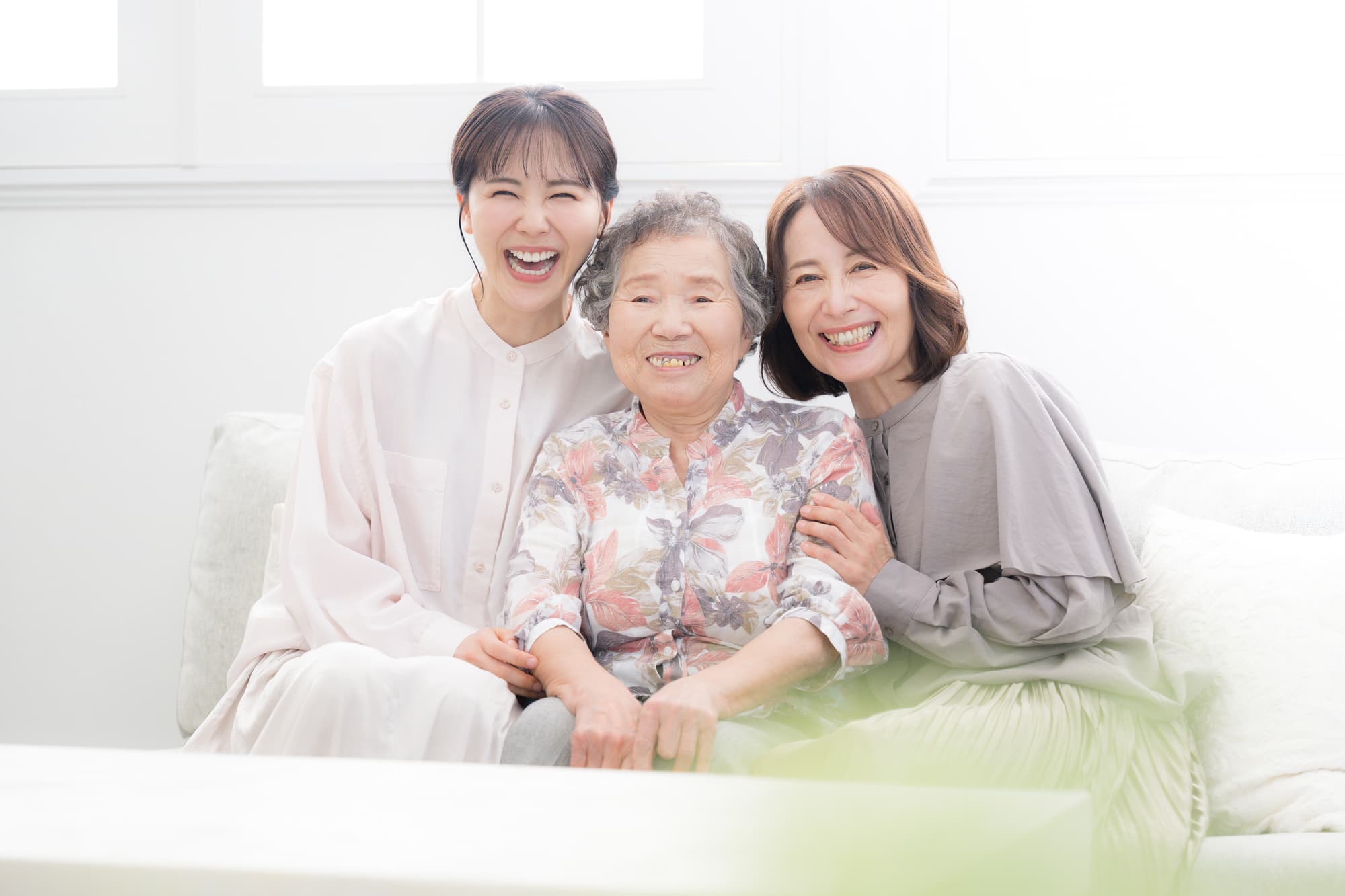 入れ歯を使用している世代が異なる女性たち