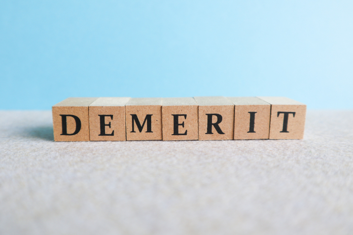 インビザラインで前歯を治療するデメリットのイメージ