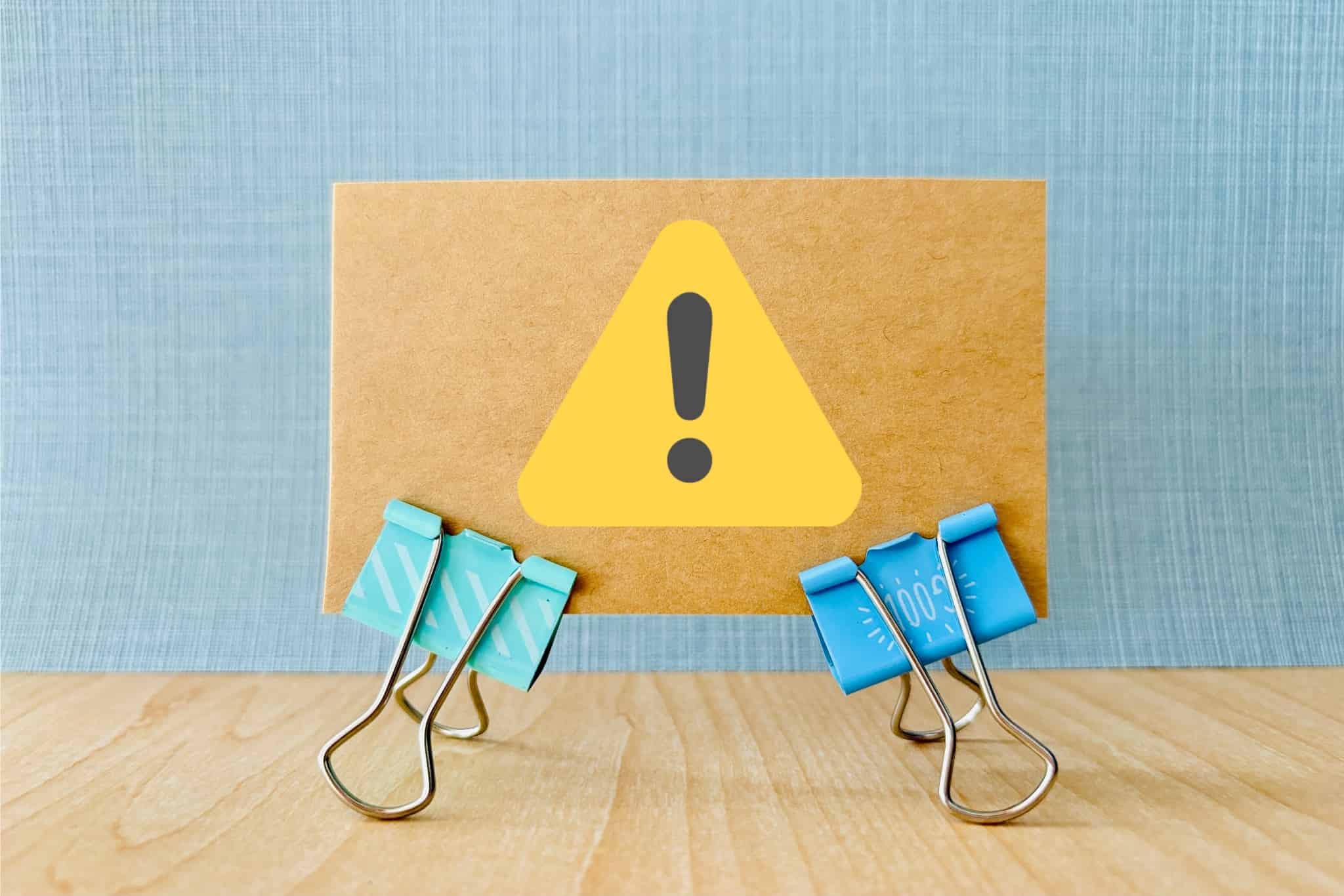 妊娠中にインビザライン矯正を受ける場合の注意点を示すビックリマーク