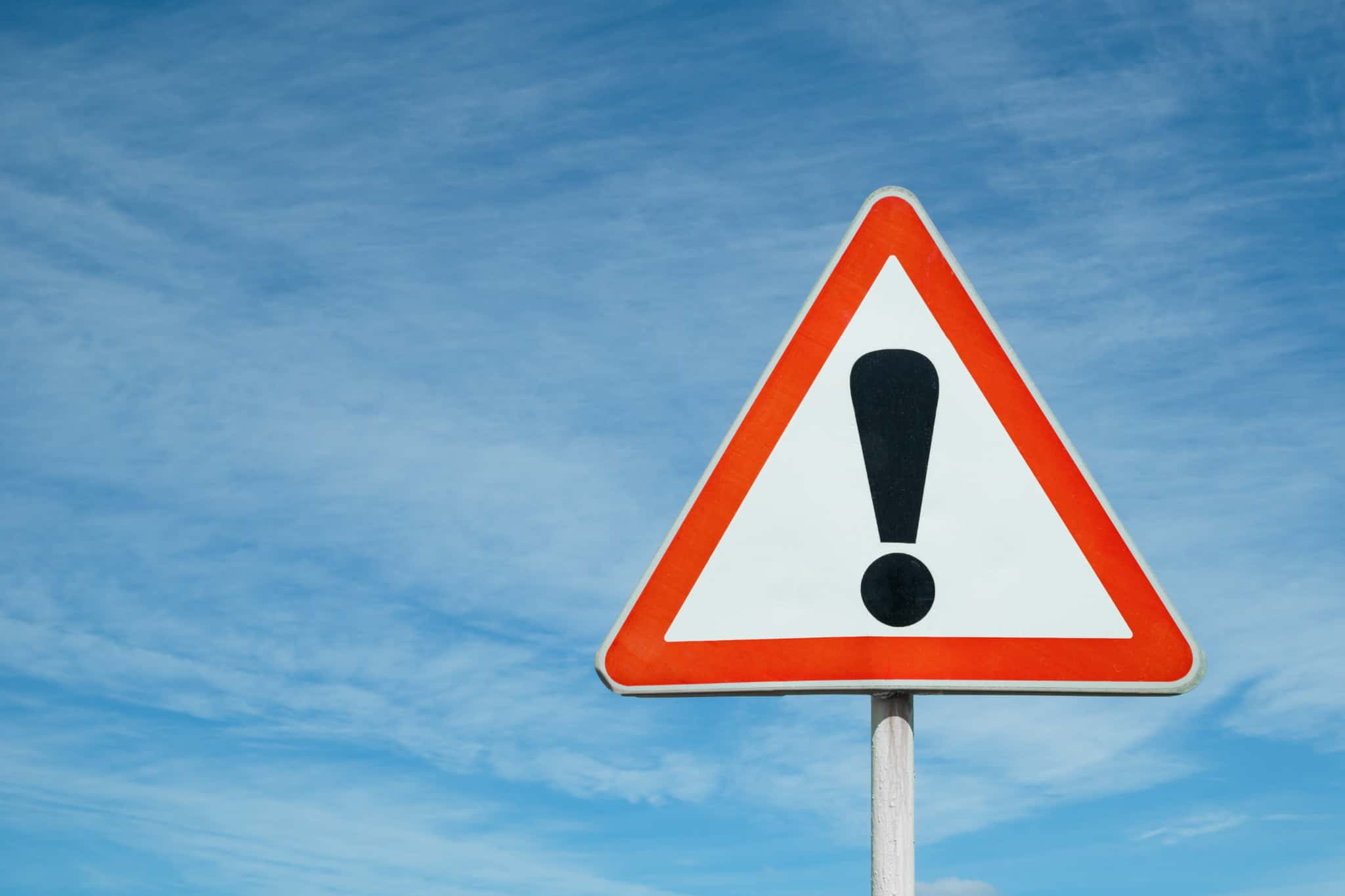 マウスピース矯正の装置を外すときの注意点について説明するイメージ