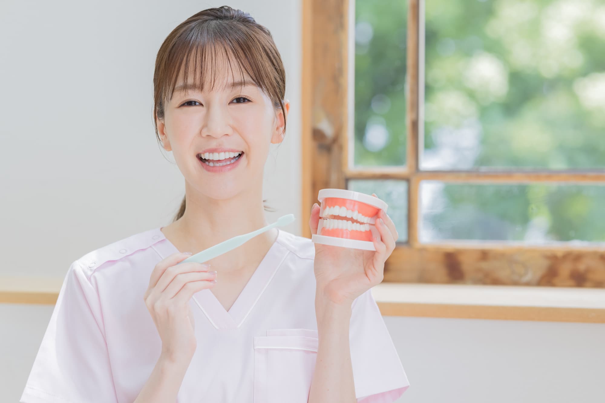 働きながら勉強して歯科衛生士になった女性
