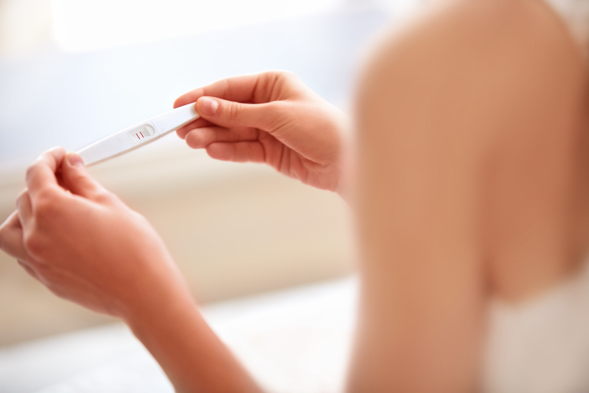 検査薬で妊娠が判明したイメージ