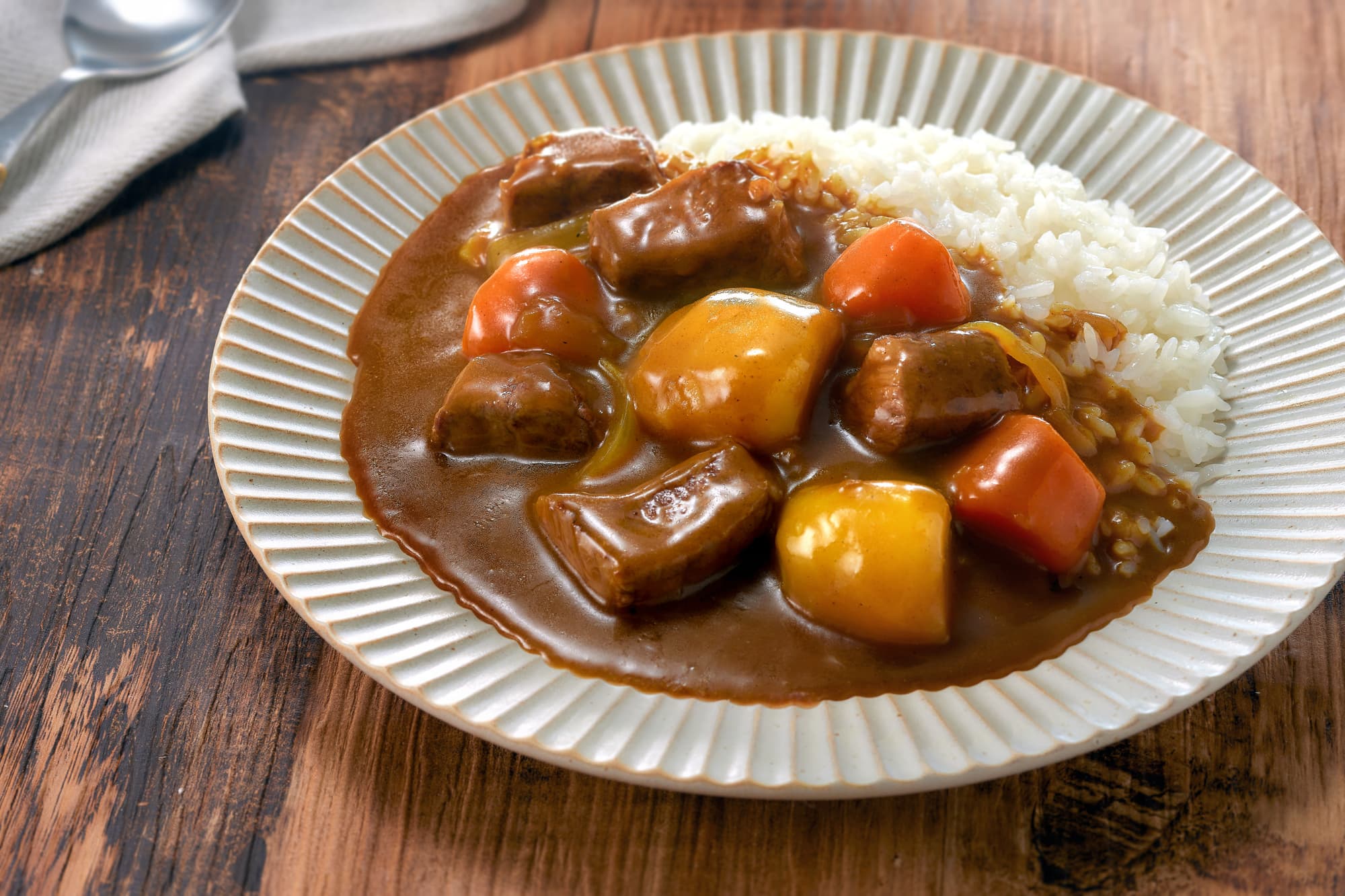 根管治療中に避けた方が良い刺激の強い食べ物の一つであるカレーライス